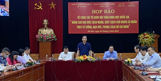 Hội thảo “Nâng cao đạo đức cách mạng, quét sạch chủ nghĩa cá nhân theo tư tưởng, đạo đức, phong cách Hồ Chí Minh” diễn ra ngày 12-5 ảnh 1
