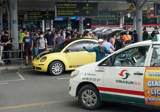 Chống ùn tắc sân bay Tân Sơn Nhất: Phải 'uống thuốc' đủ liều ảnh 1