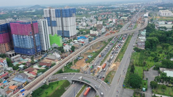 Phân cấp, phân quyền cho TPHCM: Chưa thật sự mạnh dạn ảnh 1