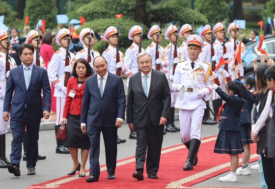 Chủ tịch nước Nguyễn Xuân Phúc hội đàm với Tổng Thư ký Liên hiệp quốc António Guterres  ảnh 1