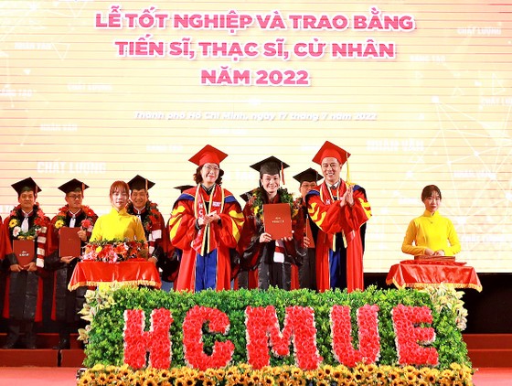 Nỗi lo thiếu giáo sư, phó giáo sư ảnh 1