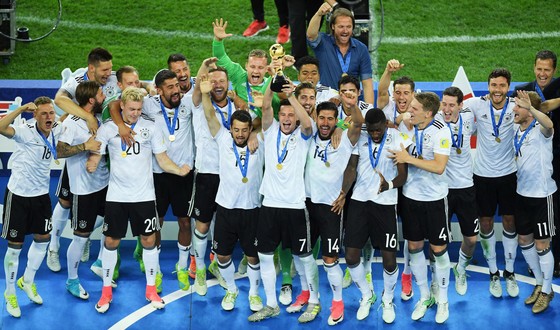 Đức đã vượt qua Chile, đoạt cúp Confederations Cup. 