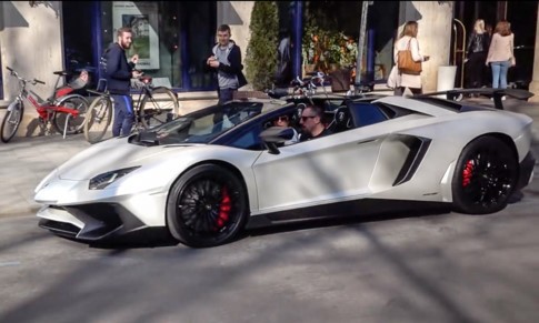 Sao bóng đá Franck Ribery lái Lamborghini Aventador SV Roadster dạo phố - ảnh 1