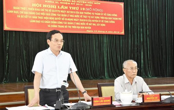 Phó Bí thư Thường trực Thành ủy TPHCM Trần Lưu Quang phát biểu tại hội nghị ở huyện Hóc Môn