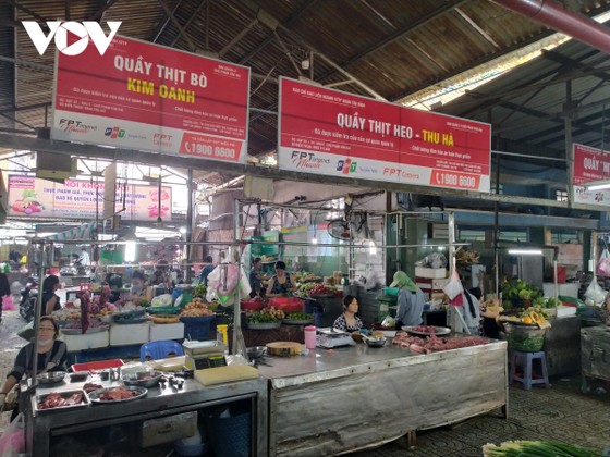 TPHCM: Tiểu thương chợ truyền thống nỗ lực giữ chân khách hàng ảnh 1