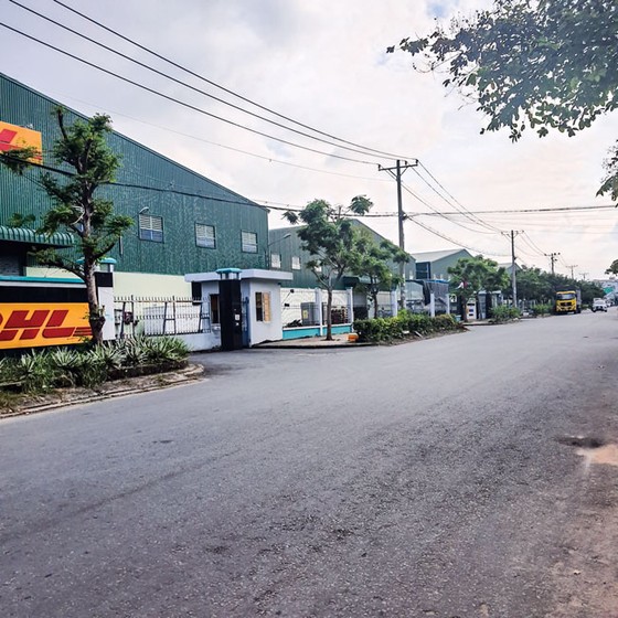 Khó xử lý các khu công nghiệp “bọc” các hộ dân? ảnh 1