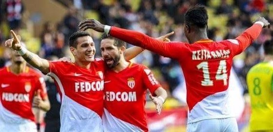 Các cầu thủ Monaco ăn mừng chiến thắng trước Nantes