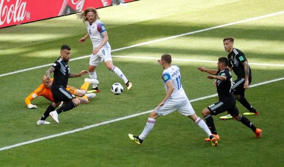 Argentina - Iceland 1-1: Messi đá hỏng phạt đền trước các chiến binh Băng đảo ảnh 3