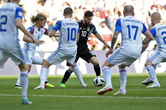 Argentina - Iceland 1-1: Messi đá hỏng phạt đền trước các chiến binh Băng đảo ảnh 1