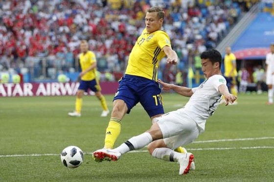 Thụy Điển - Hàn Quốc 1-0, VAR lại gây tranh cãi với quả 11m ảnh 5