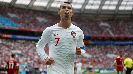 Cristiano Ronaldo ăn mừng bàn thắng