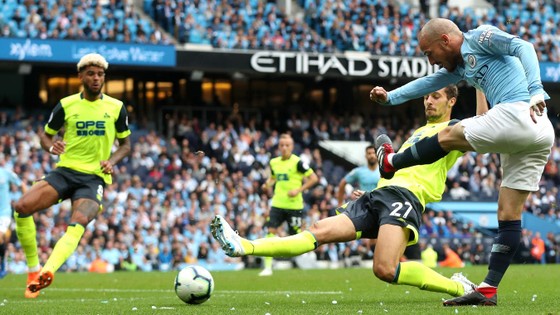 Man City - Huddersfield 5-1: Sergio Aguero ghi hattrick ảnh 1