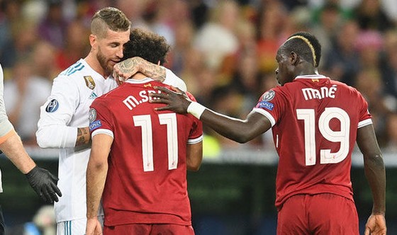 Sergio Ramos từng bị dọa giết vì gây chấn thương cho Mo Salah ảnh 2