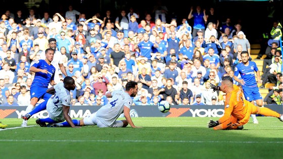 Chelsea - Cardiff City 4-1:Hazard ghi hat-trick, Chelsea chiếm ngôi đầu ảnh 4