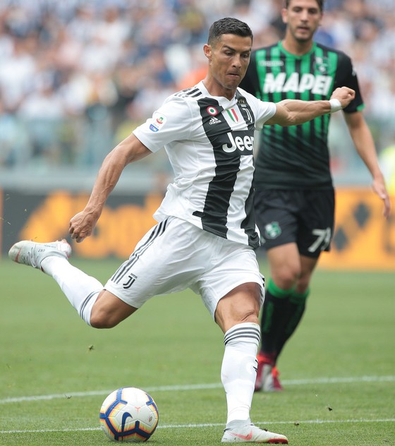 Cristiano Ronaldo ghi cú đúp giúp Juventus đánh bại Sassuolo ảnh 1