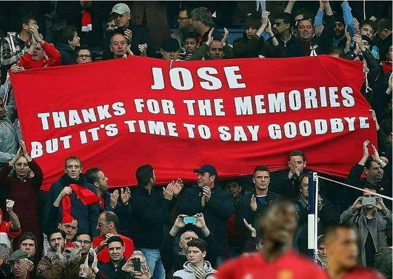 Fans Man.United yêu cầu sa thải Jose Mourinho ảnh 1