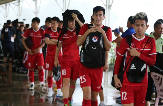 Đội tuyển Việt Nam suýt hủy buổi tập quan trọng ở Myanmar vì mưa to ảnh 3