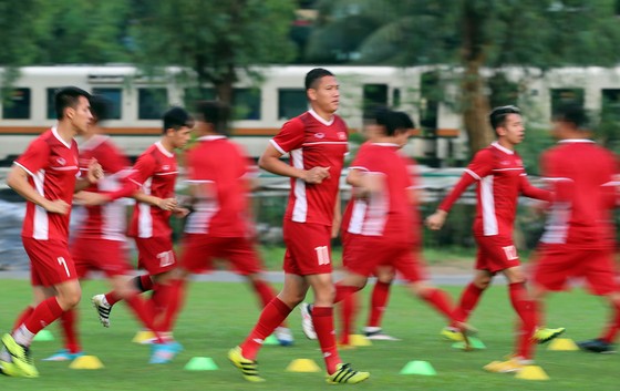 Đội tuyển Việt Nam suýt hủy buổi tập quan trọng ở Myanmar vì mưa to ảnh 11