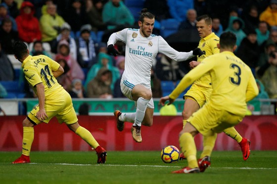 Gareth Bale trong vòng vây hậu vệ Villarreal