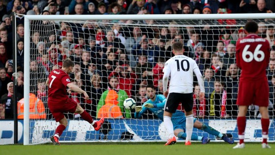 Fulham - Liverpool 1-2. Sadio Mane tỏa sáng, Liverpool chiếm ngôi đầu bảng ảnh 9