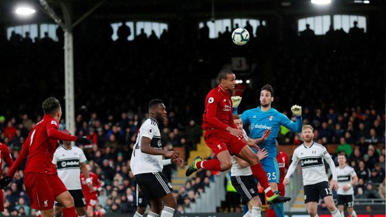 Fulham - Liverpool 1-2. Sadio Mane tỏa sáng, Liverpool chiếm ngôi đầu bảng ảnh 7