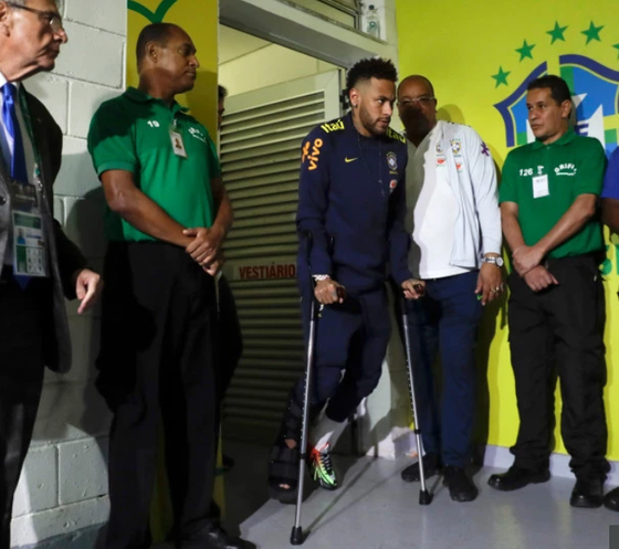 Dính chấn thương nặng, Neymar chia tay Copa America trong nước mắt ảnh 4