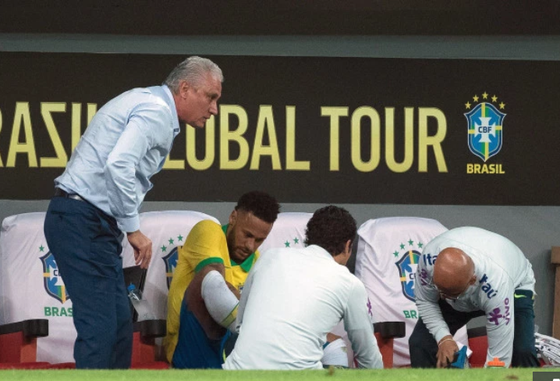 Dính chấn thương nặng, Neymar chia tay Copa America trong nước mắt ảnh 1