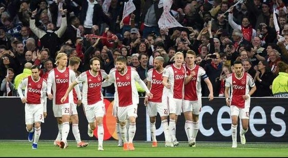 Ajax Amsterdam sẽ ophải gắng sức vuop75t qua 2 vòng knock-out
