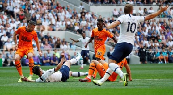Tottenham - Newcastle 0-1, Gà trống mờ nhạt, Joelinton ghi chiến thắng cho Chích chòe ảnh 6