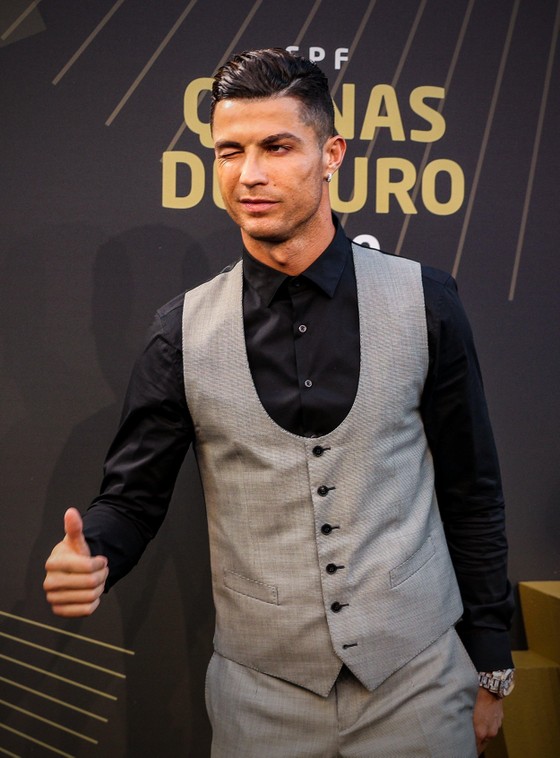 Ronaldo ghi kỷ lục 10 lần thắng giải Cầu thủ xuất sắc nhất Bồ Đào Nha ảnh 1
