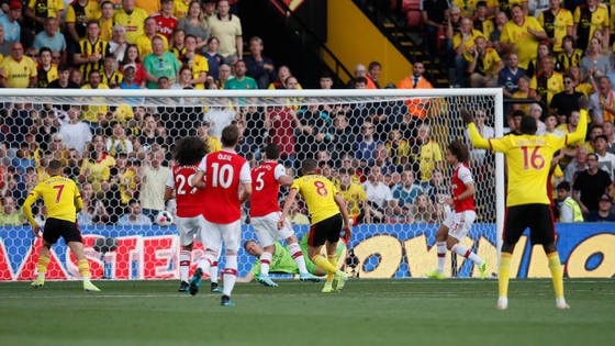 Watford - Arsenal 2-2: Auba ghi cú đúp, Sokratis, Luiz tặng quà Flores ảnh 7