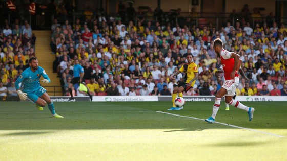 Watford - Arsenal 2-2: Auba ghi cú đúp, Sokratis, Luiz tặng quà Flores ảnh 5