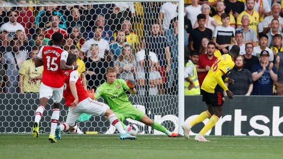 Watford - Arsenal 2-2: Auba ghi cú đúp, Sokratis, Luiz tặng quà Flores ảnh 11