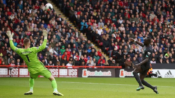Sheffield United - Liverpool 0-1: Thủ thành Henderson tặng quà, Wijnaldum ghi điểm ảnh 5