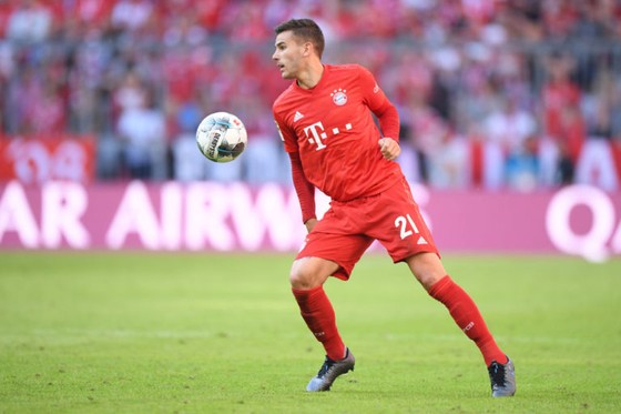 Deschamps thách đố Bayern: Hernandez sẽ ra sân dù chỉ với 1 chân ảnh 1