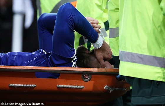 Andre Gomes sẽ phẫu thuật cổ chân bị gãy ảnh 9