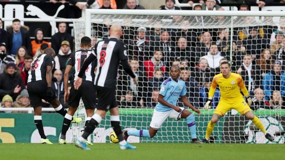 Newcastle - Man City 2-2: Choáng khi Chích chòe cầm chân Man City ảnh 4