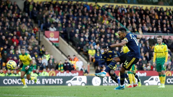 Norwich City - Arsenal 2-2: Aubameyang cứu nguy Pháo thủ  ảnh 4