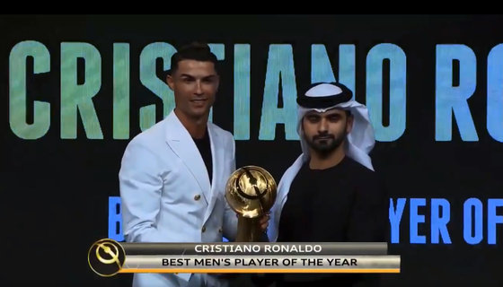 Cristiano Ronaldo đoạt giải thưởng Bóng đá địa cầu 2019 ở Dubai ảnh 1