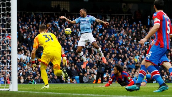 Man City - Crystal Palace 2-2: Aguero ghi cú đúp, Fernandinho đốt lưới nhà