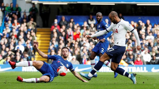 Chelsea - Tottenham 2-1: Giroud và Marcos Alonso lập siêu phẩm, Lampard hạ gục Mourinho ảnh 3