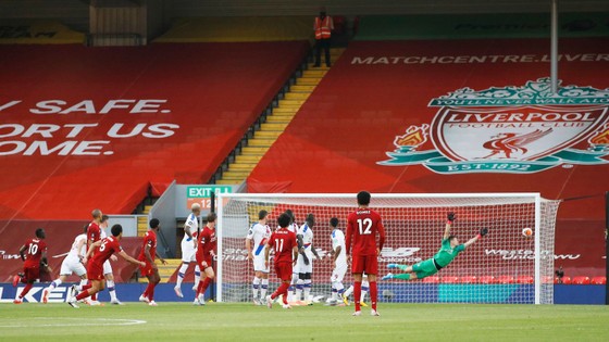 Liverpool vùi dập Crystal Palace để chờ giờ đăng quang ảnh 1