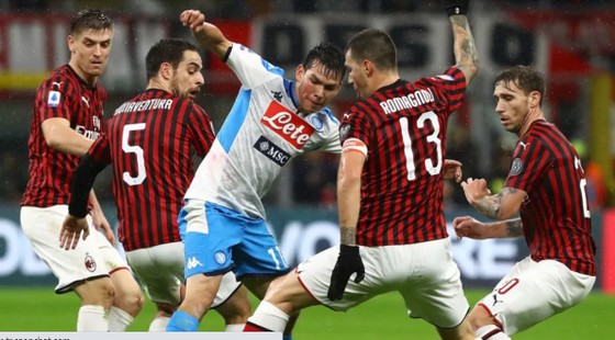 Napoli đang chạy đua quyết liệt với AC Milan