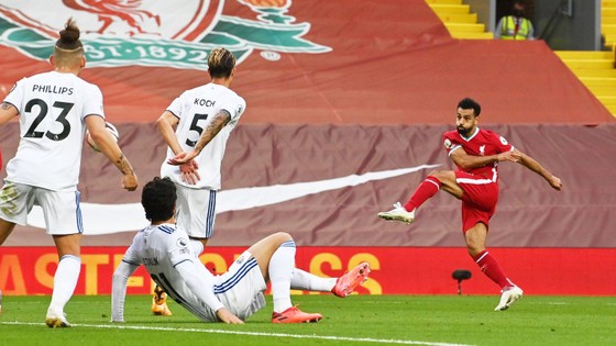 Mo Salah ghi hattrick giúp Liverpool khuất phục Leeds trong cơn mưa 7 bàn thắng ảnh 5