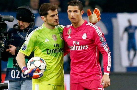 Ronaldo xuất sắc hơn Messi! Casillas giải thích tại sao CR7 mới là Cầu thủ vĩ đại nhất ảnh 1