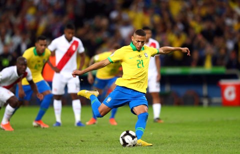 Richarlison ghi bàn tứ chấm 11m trong trận chung kết Copa America 2019