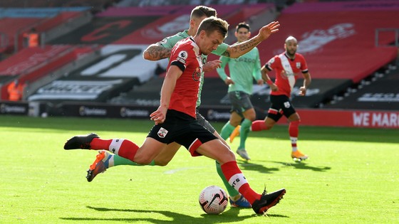 James Ward-Prowse mở tỷ số cho Southampton