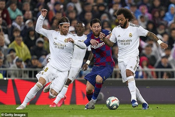 Leo Messi (giữa) và Sergio Ramos (trái) có thể gia nhập PSG vào mùa hè