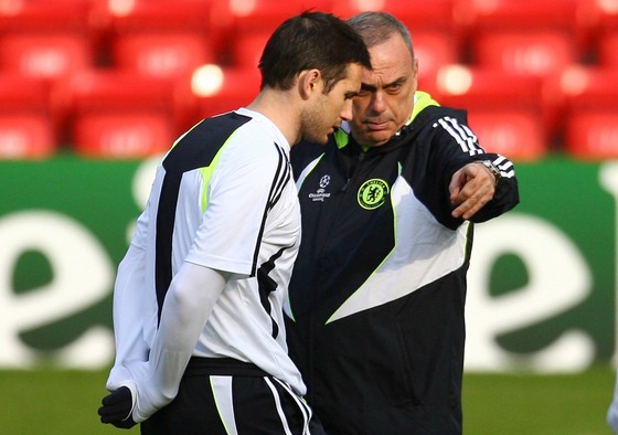 Thầy cũ Chelsea mách nước Lampard cách để tránh bị sa thải ảnh 1