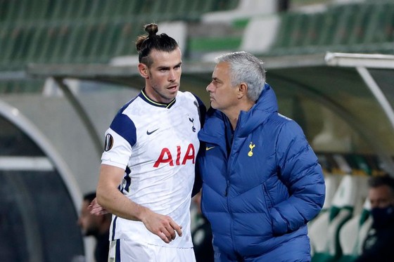 Jose Mourinho yêu cầu Gareth Bale gắng sức giúp đội